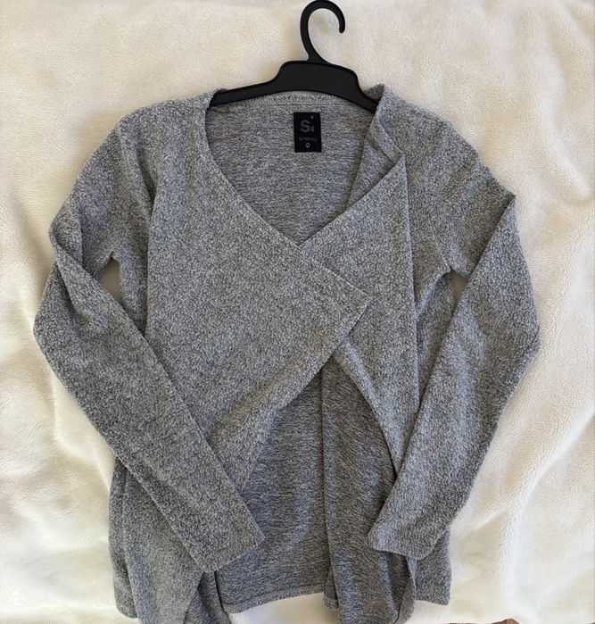 Sweterek narzutka szara