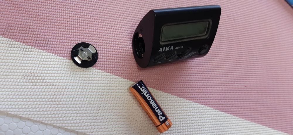 Despertador pequeno a pilha