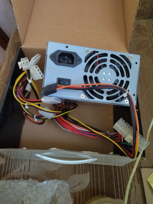 Блок питания,карта памяти компьютера.