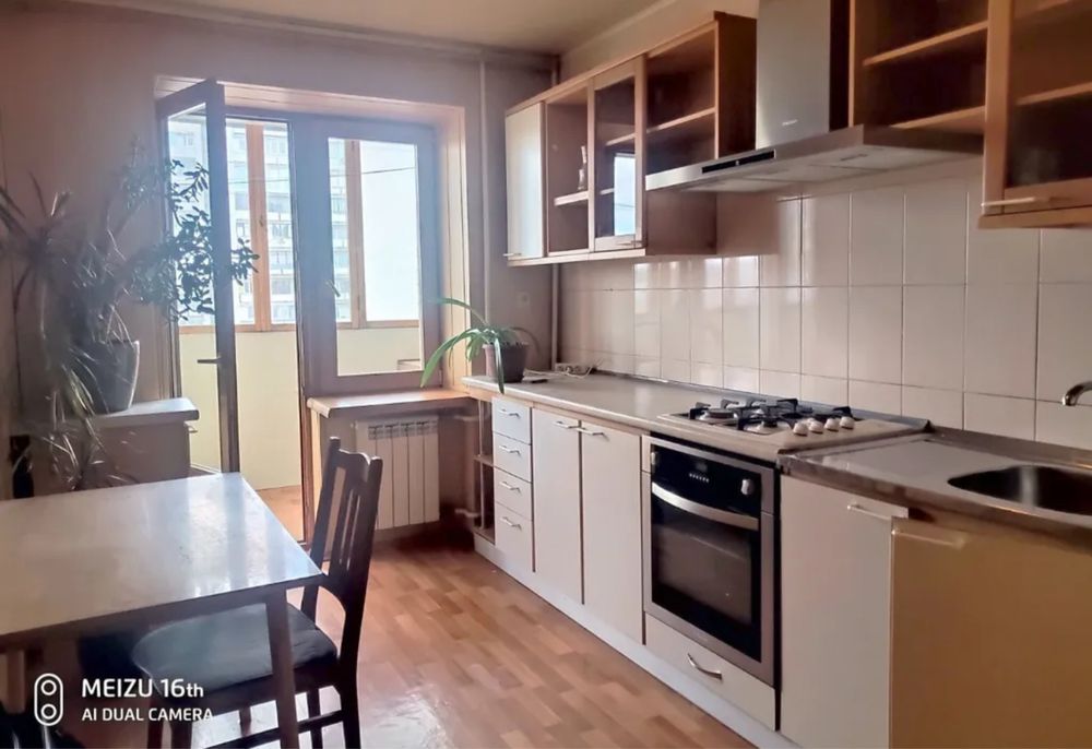 3х к.из.кв. в 3-х мин.от входа в метро 23Августа. 76м2. Старт-62999$