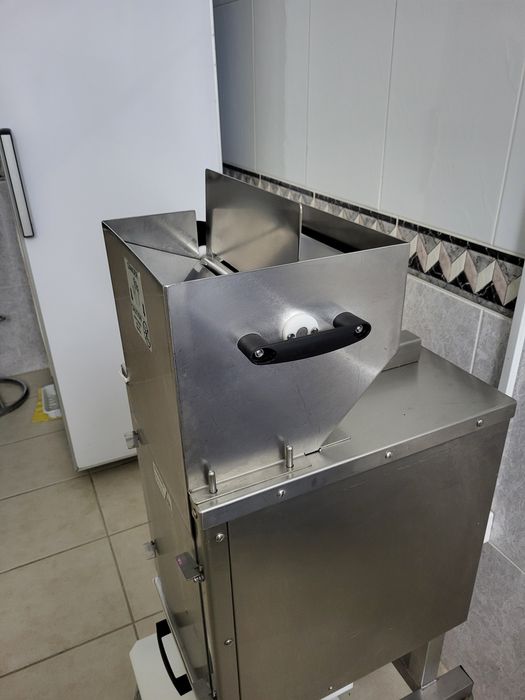 Máquina de desfiar carne.