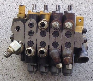 Rozdzielacz hydrauliczny do wózka widłowego Mitsubishi