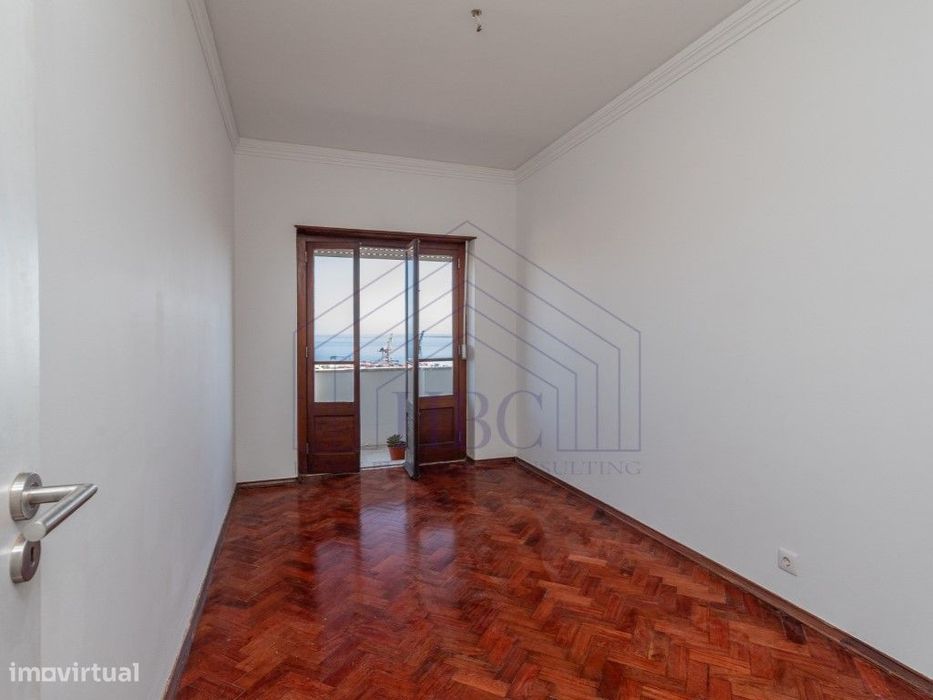Apartamento T3 com Vista Rio - Lisboa
