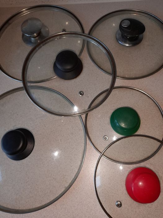 Крышка с жаропрочного стекла. Есть разные смотрите все фото