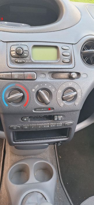 Toyota Yaris - Ar condicionado - 188mil