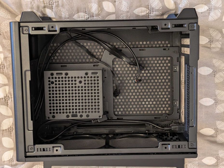 Obudowa Cooler Master NR200, oba panele