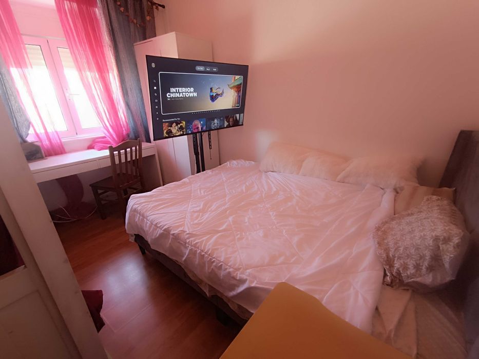 Quarto Triplo com TV 50", WiFi, AC, Contrato - 1 Pessoa