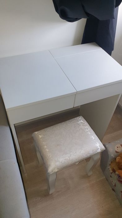 Mini toaletka z lustrem