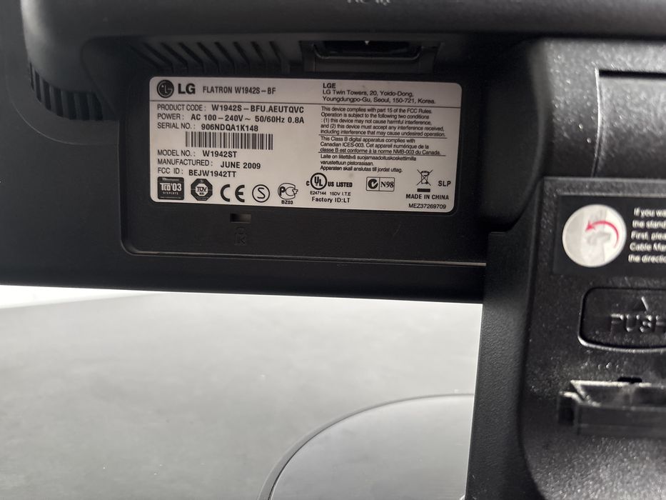 монітор LG Flatron W1942S.