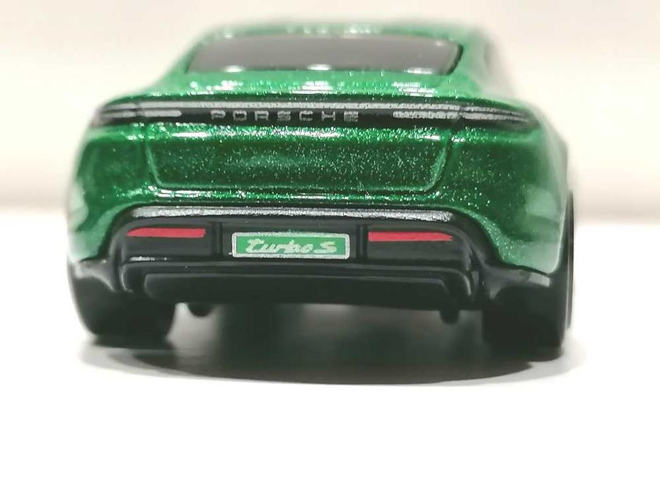 Hot Wheels Porsche Taycan Turbo S