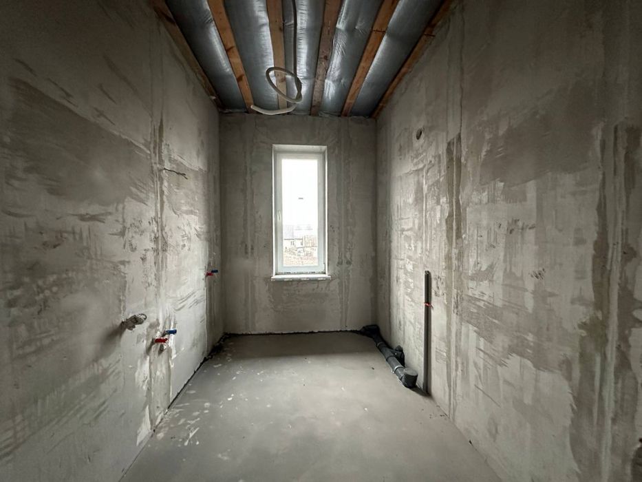 Продаж будинку у Ходосівці біля лісу та озера, закрита територія