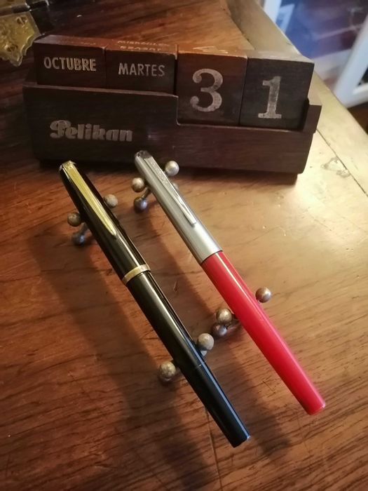 Calendário antigo da Pelikan em madeira