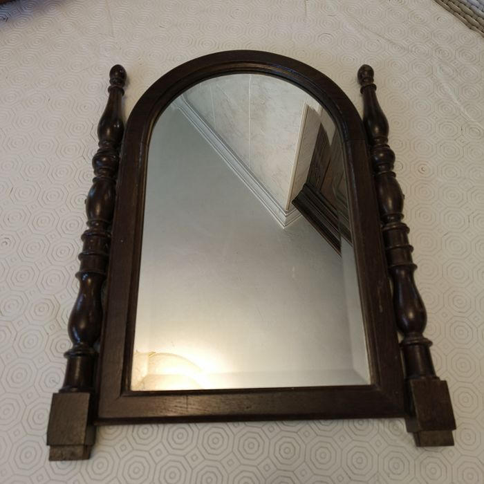 Espelho em madeira maciça