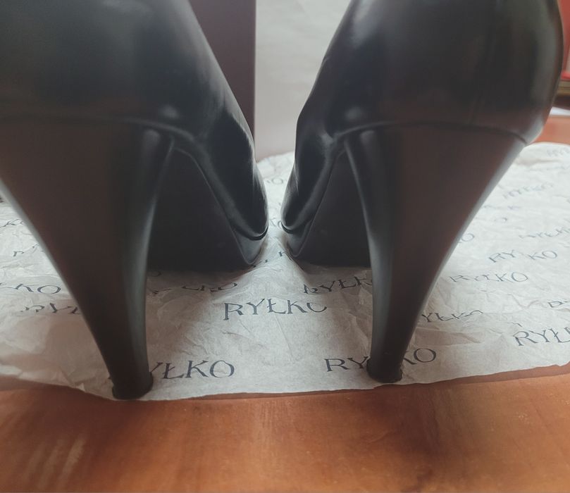 Czółenka czarne Ryłko