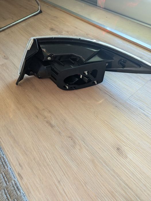 Farolim traseiro esquerdo mazda 6 (carro, não carrinha)