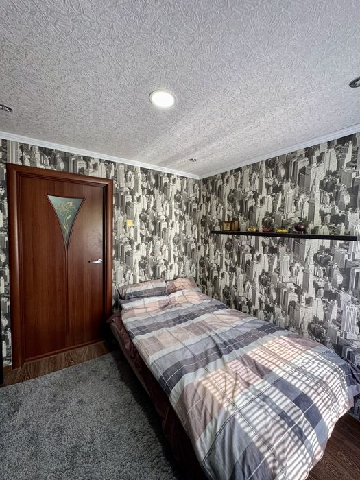 Продам 3к жм Красный Камень ул Савкина кирпичный дом