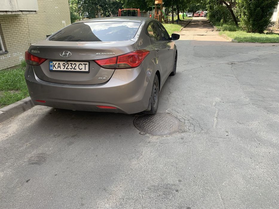 Hyundai Elantra 2012