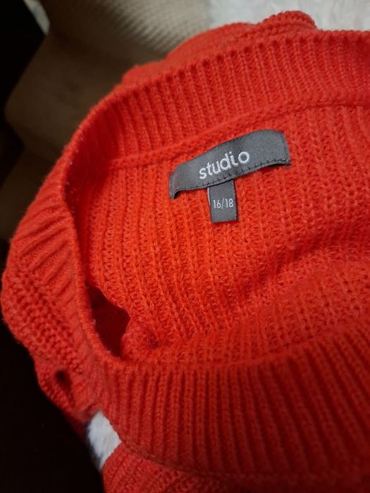 Czerwony sweterek rozmiar 40