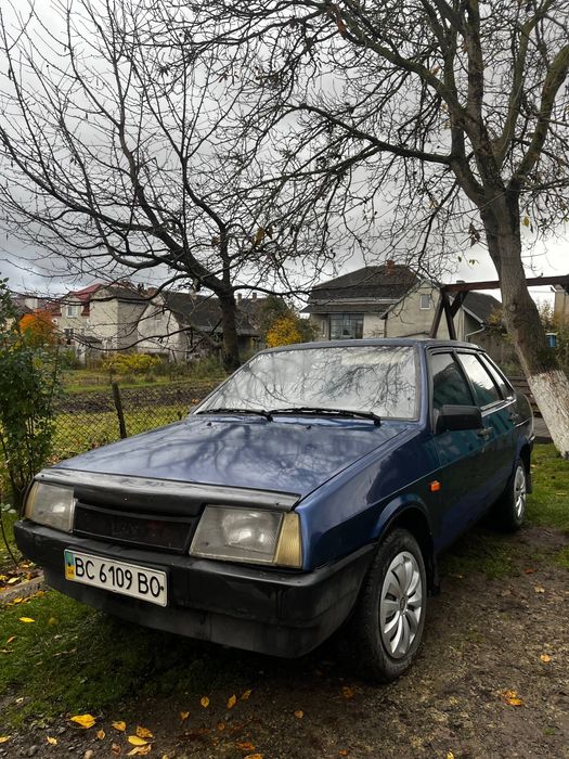 Автомобіль ваз 21099