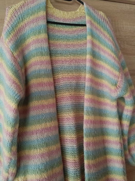 Piękny długi kardigan w paski