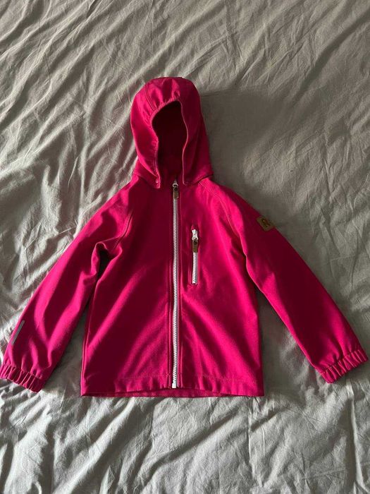 Продаю демісезонну куртку Reima Softshell Vantti для дівчинки.