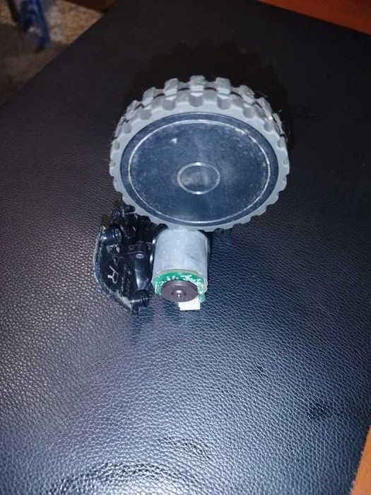 Roda direita cecotec conga 2290