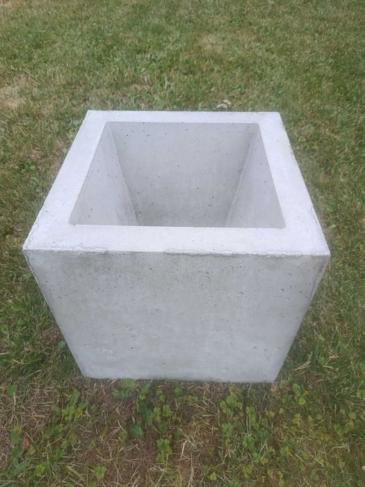 Sprzedam gazon donice betonową