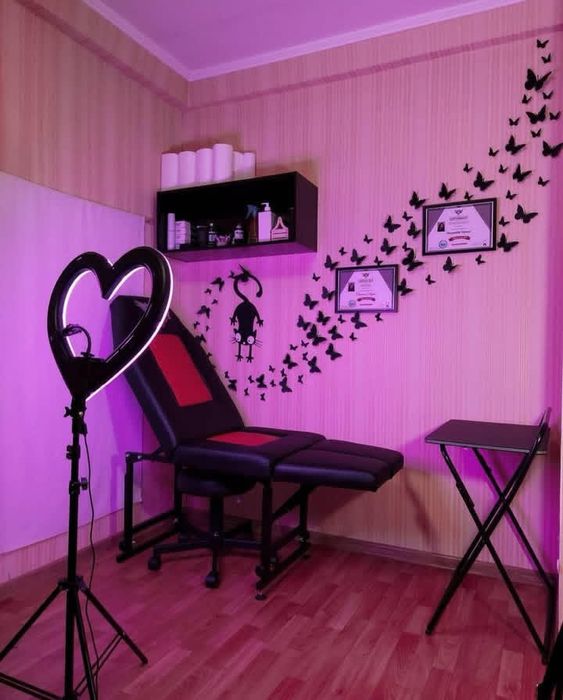 Продам професійне тату-крісло та крісло табурет