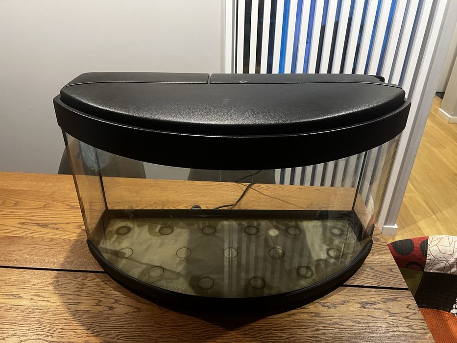 Aquario com frente curva