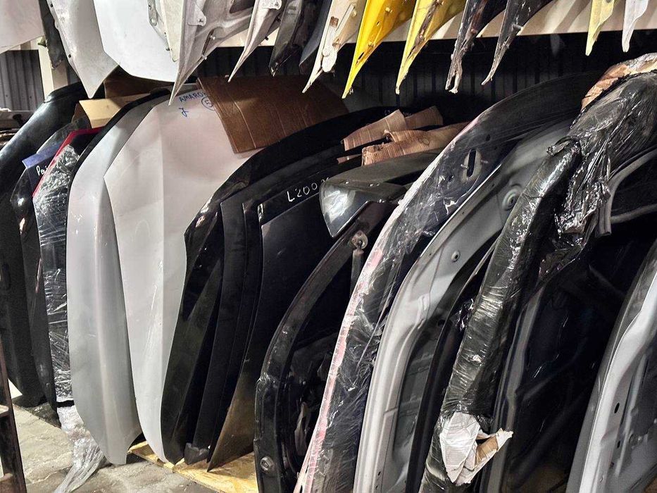 Капот Капоти Автомобільні пікапи буси грузові Mitsubishi Nissan Merc