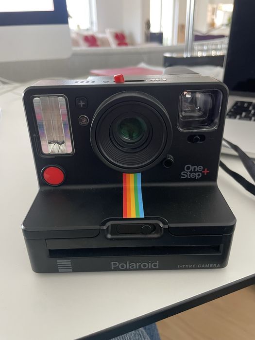 Polaroid one step + i-type camera