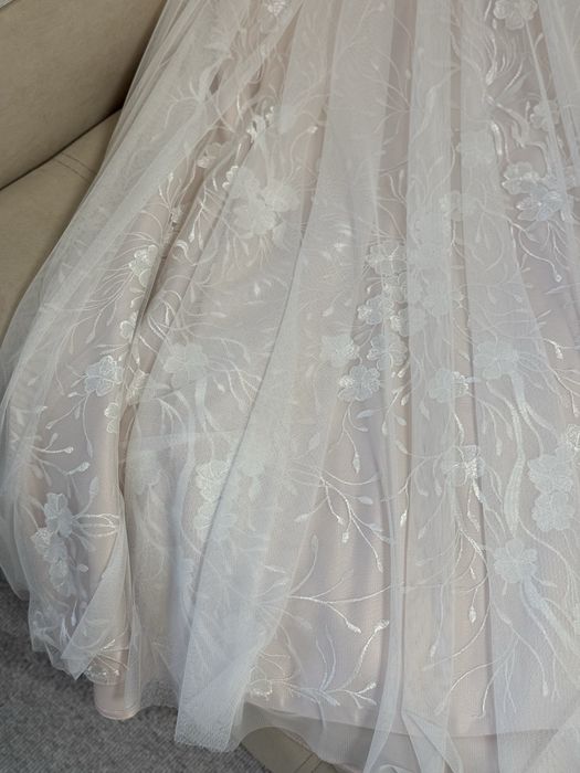 Весільна сукня ніжна та вишукана/ wedding dress