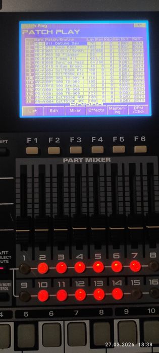 Roland mc-909 groovebox грувбокс 90-х
