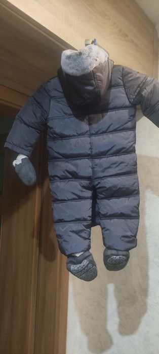 Kombinezon zimowy Ted Baker. 9-12 miesięcy