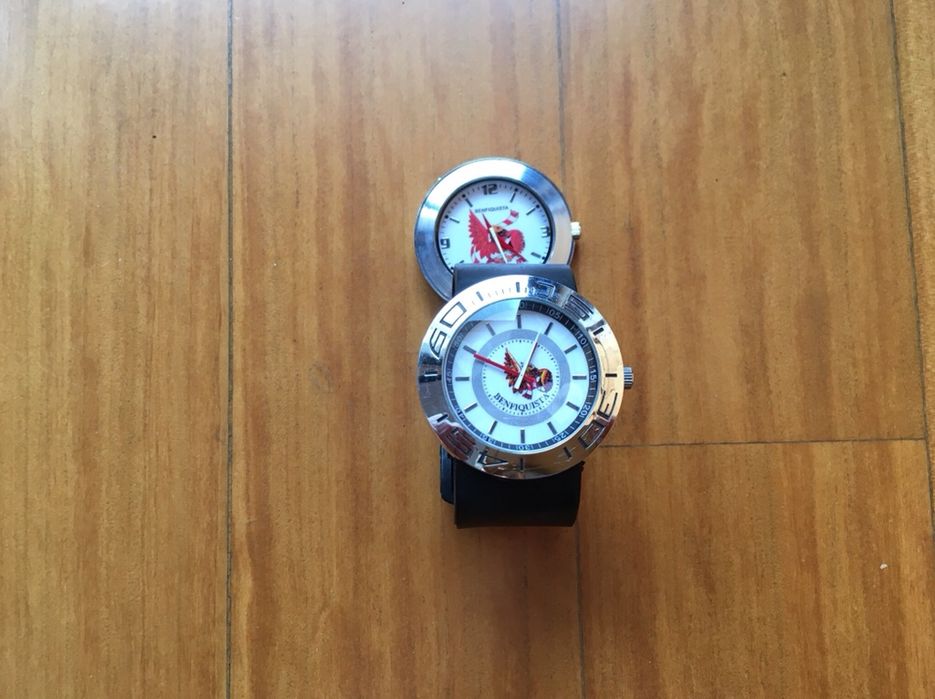 2 relógios com portes incluídos