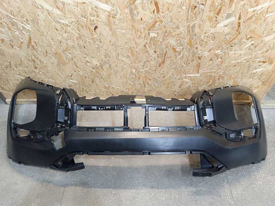 Передний бампер, решітка радіатора Mitsubishi Outlander 2022+