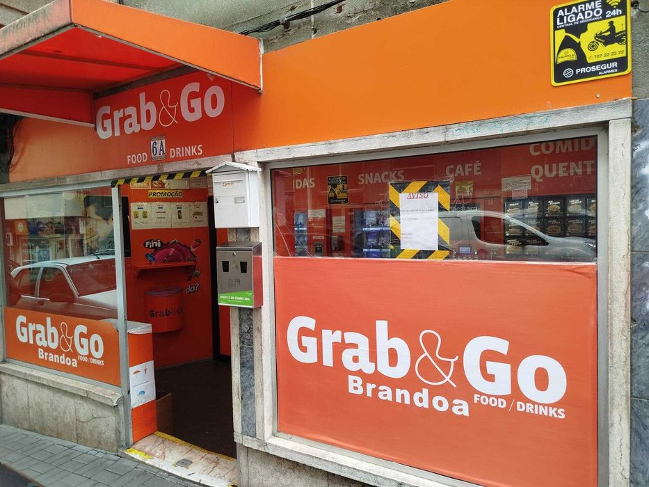 Trespasse de Loja com Máquinas de Vending Automático