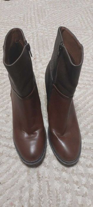 Сапоги коричнево-черные на каблуке