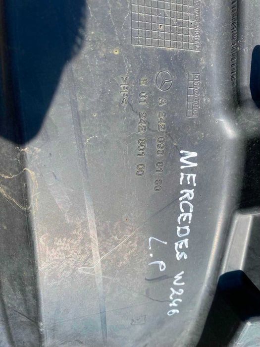 Mercedes B Klasa W246 Nadkole Przednie Lewe