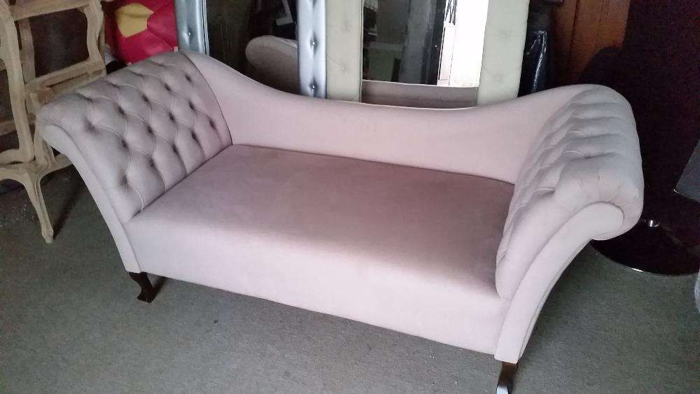 Sofa dupla costa capitonê