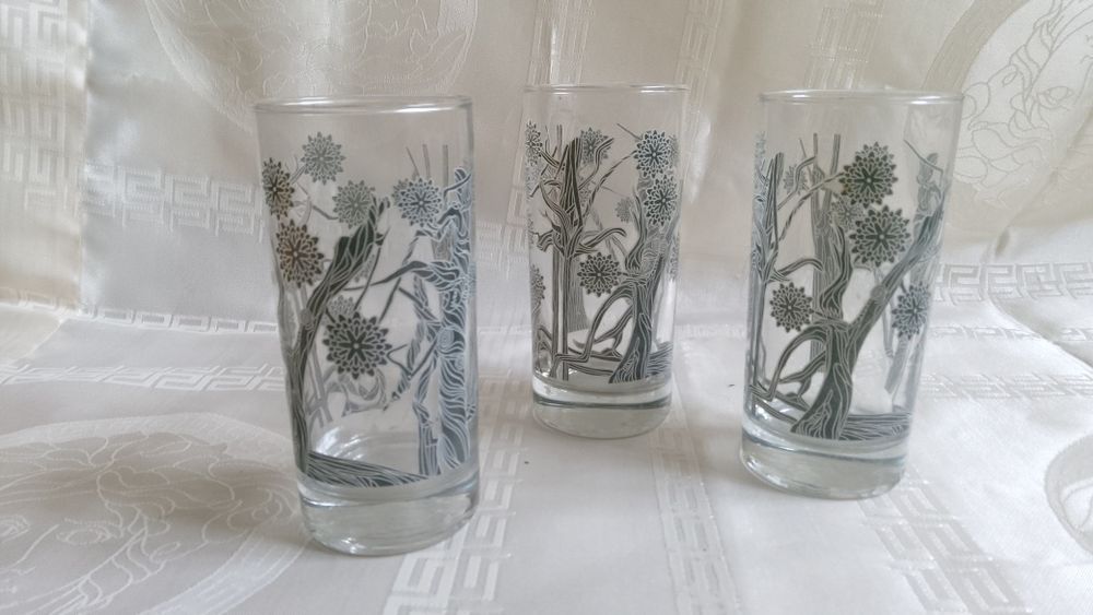 Набор стаканов .