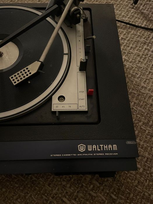 Gira discos com cassete Waltham