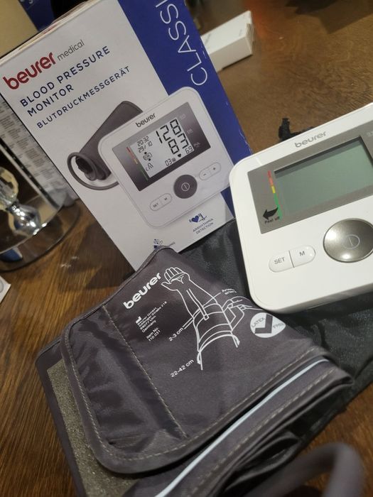 Ciśnieniomierz naramienny Beuer
