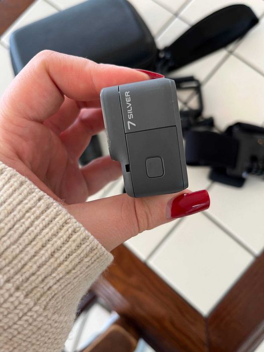 Екшн-камера GoPro Hero 7 silver в кейсі