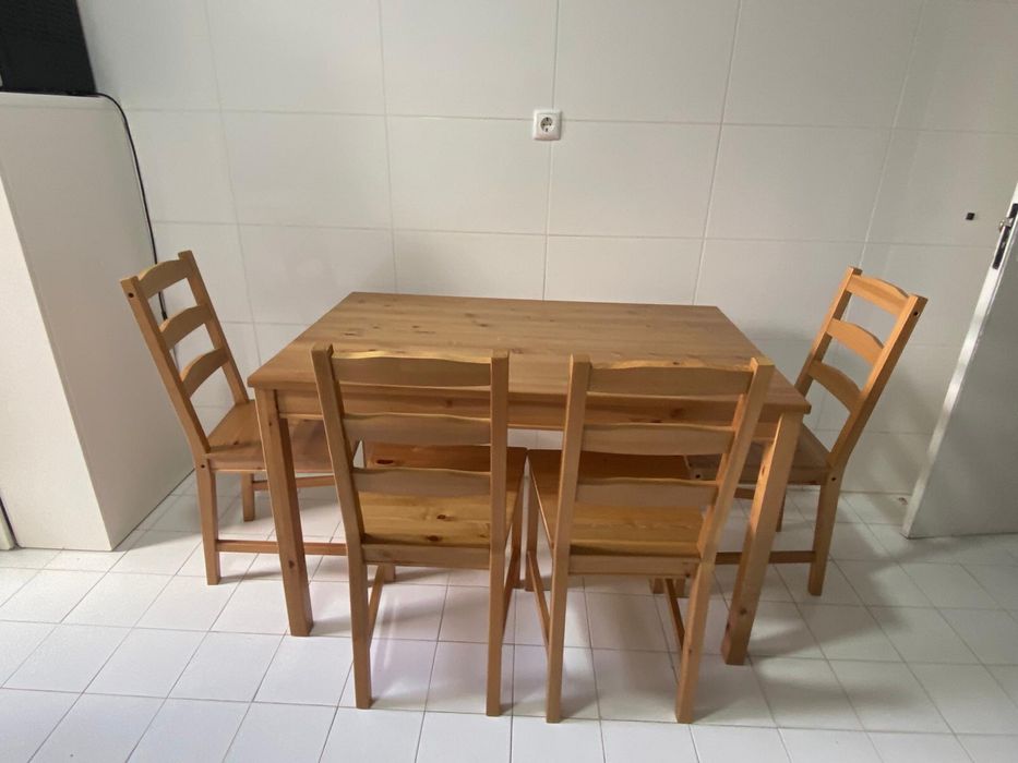 Mesa ikea com 4 cadeiras