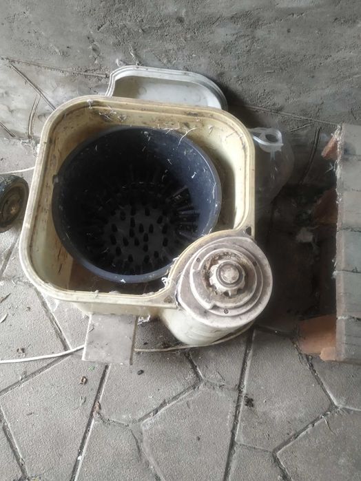 Клітка для перепілок та обладнання.