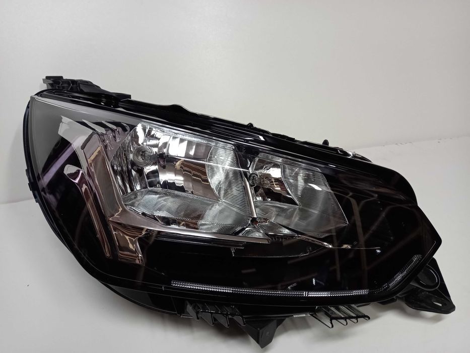 Фара Фары Пежо PEUGEOT 208 II 19- правая Новая
