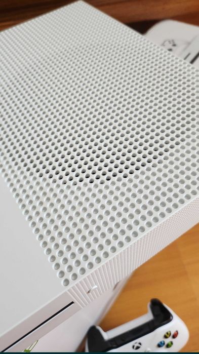 Xbox One S 1tb caixa rigorosamente nova