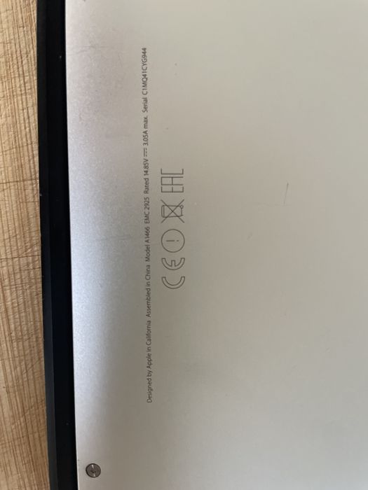 Apple laptop A1466