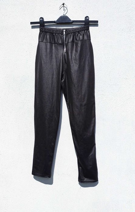 Чёрные укороченные леггинсы на молнии Boohoo M размер